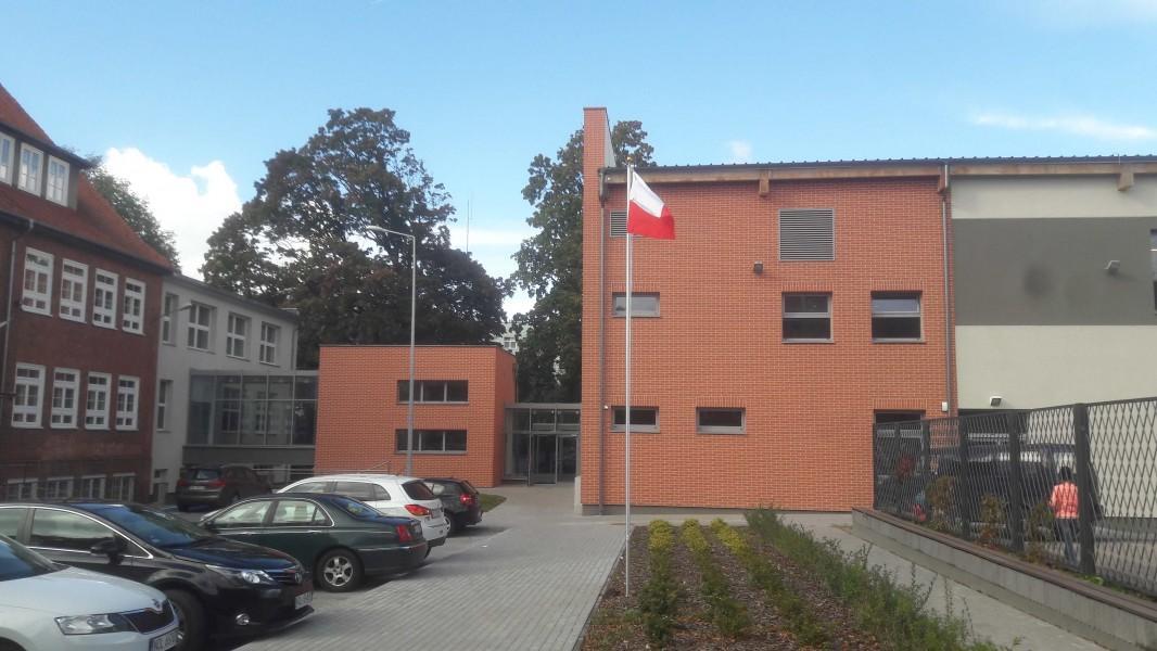 budynek i flaga